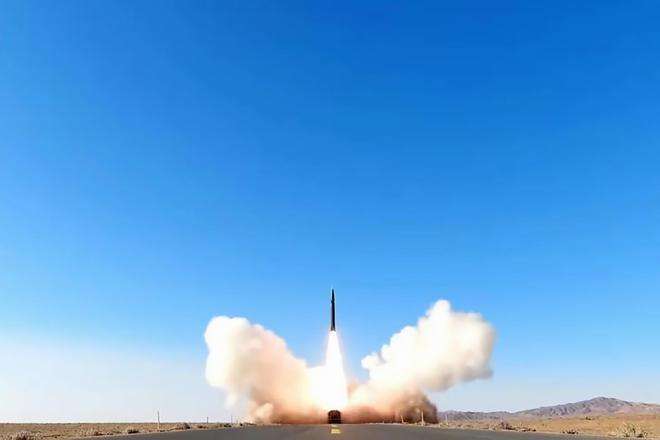 东风-17高超音速导弹发射画面首次曝光